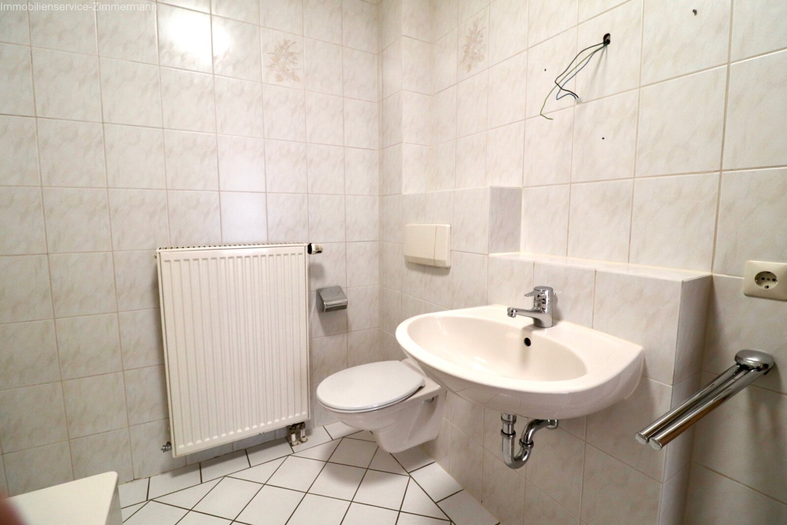 Schöne, renovierte 2-Zimmer-Wohnung mit Loggia und TG-Stellplatz zu verkaufen