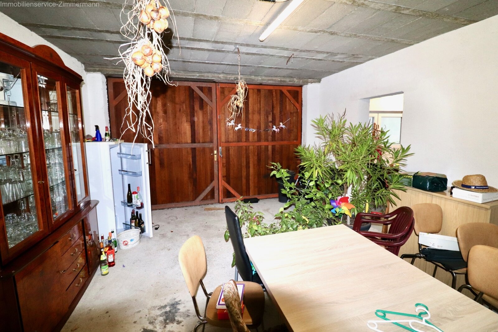 Freistehendes Zweifamilienhaus mit großem Gestaltungspotenzial zu verkaufen