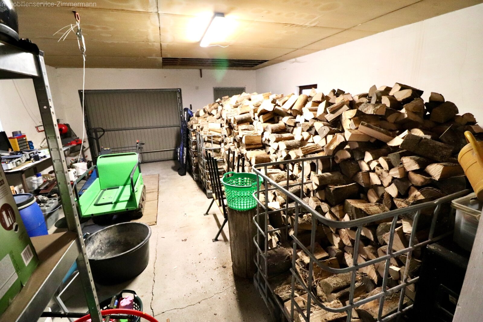Freistehendes Zweifamilienhaus mit großem Gestaltungspotenzial zu verkaufen