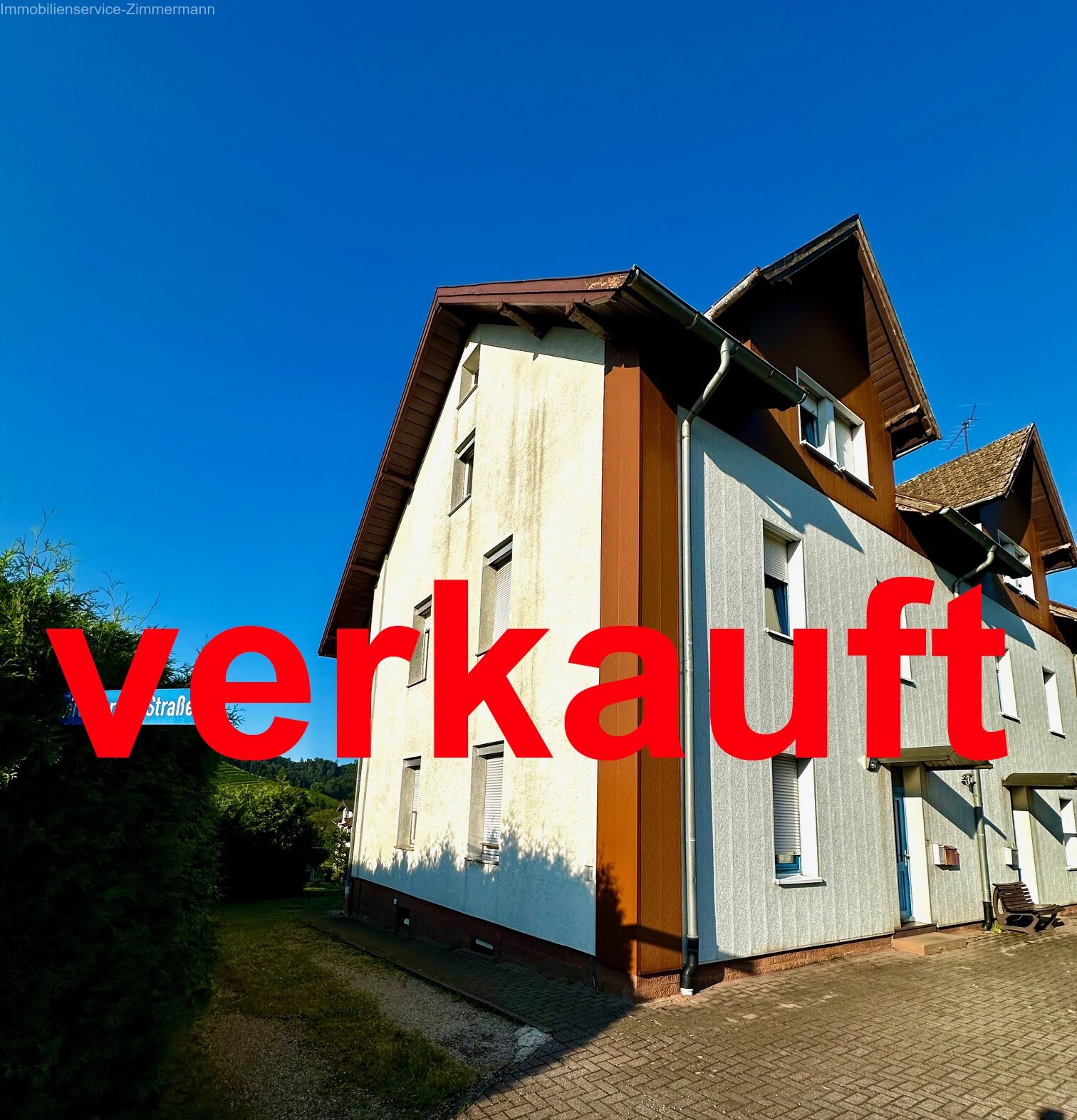 Sanierungsbedürftiges Mehrfamilienhaus mit 5 Wohneinheiten zu verkaufen