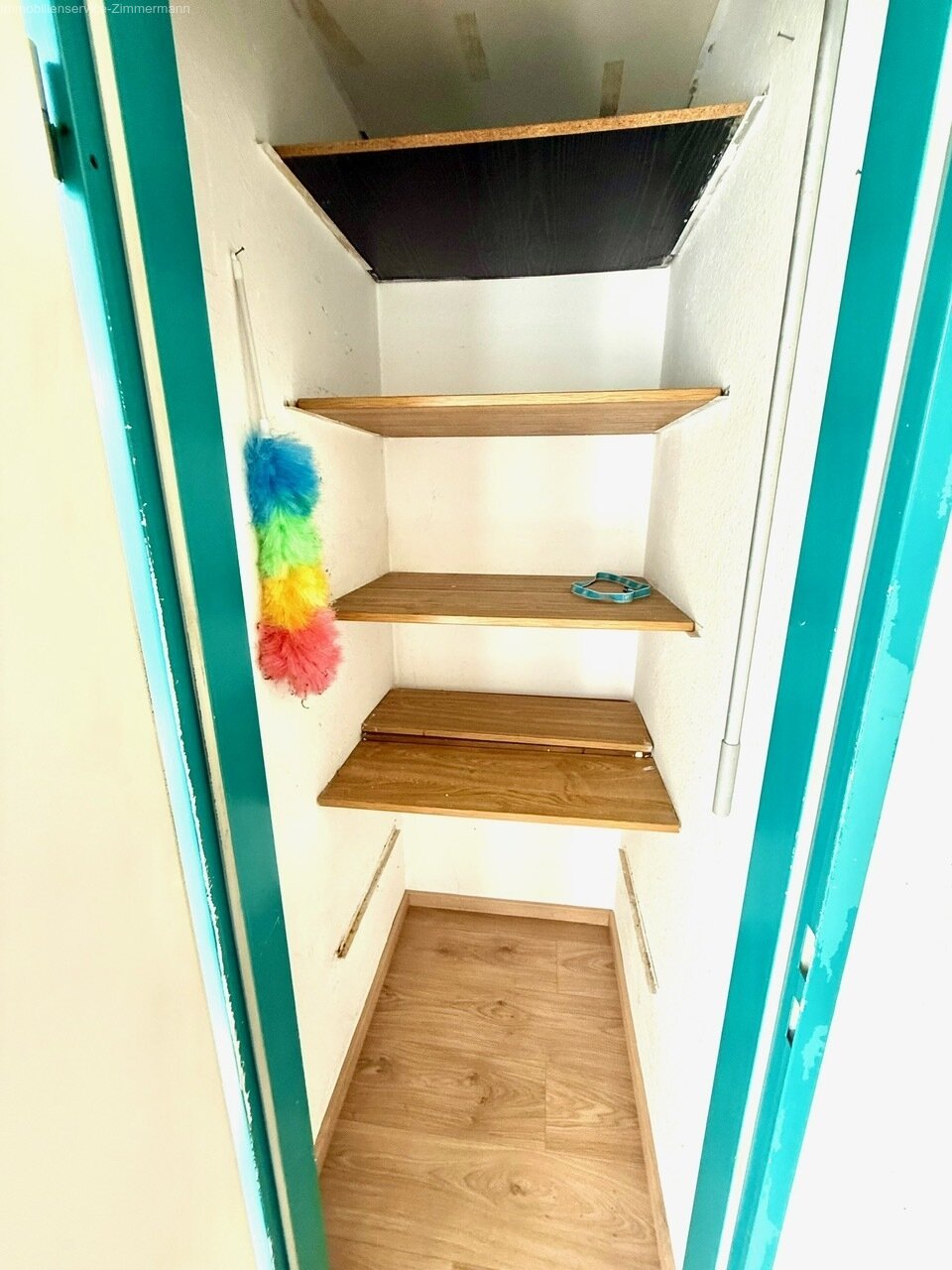 Teilrenovierte 3-Zimmer-Dachgeschoßwohnung mit Balkon zu verkaufen