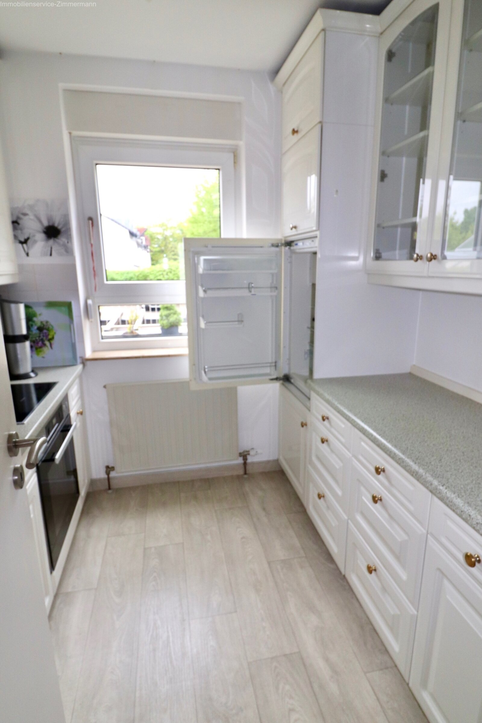 Schöne, helle und teilsanierte 2-Zimmer-Wohnung mit Terrasse und Aufzug im Herzen von Achern zu verkaufen