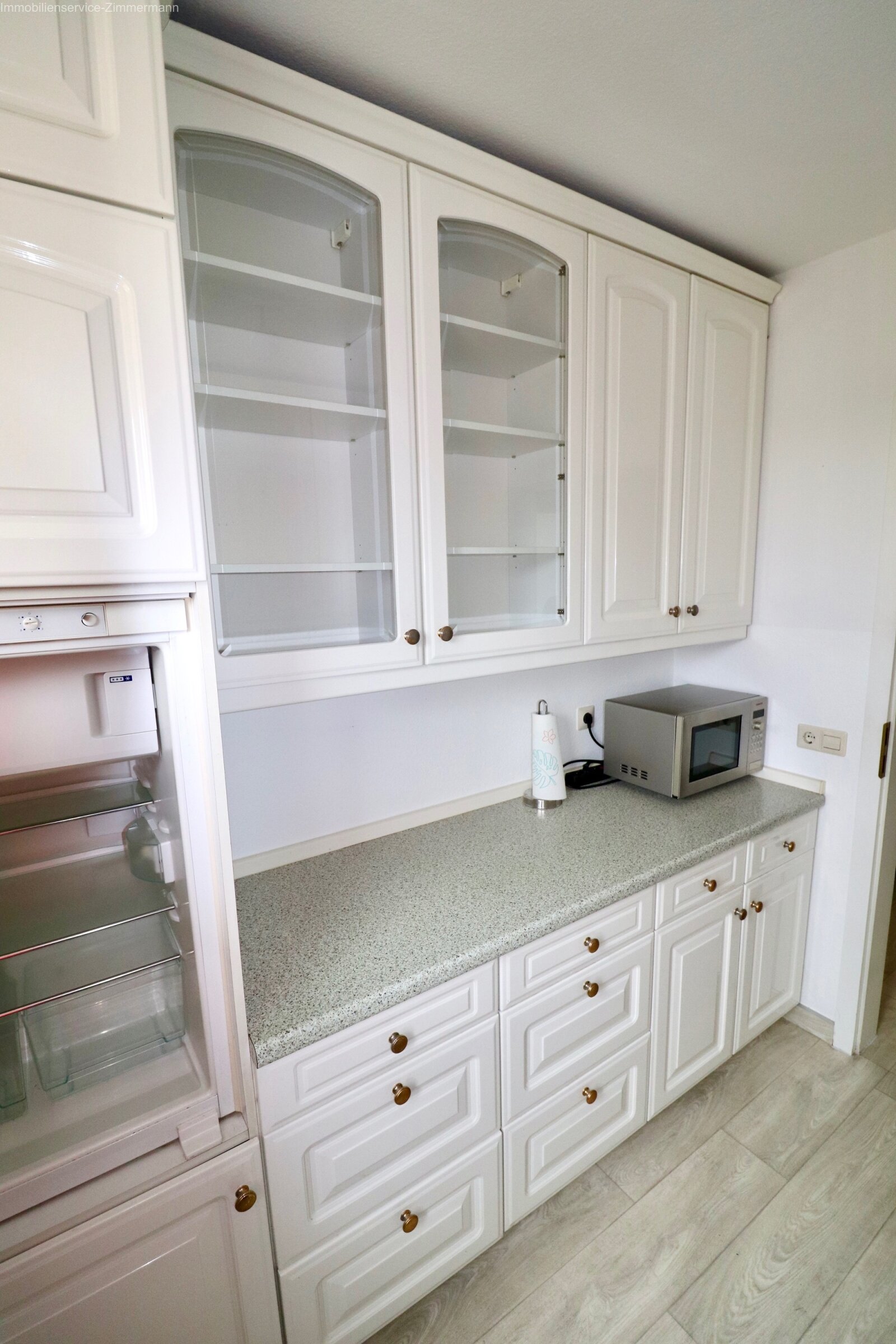 Schöne, helle und teilsanierte 2-Zimmer-Wohnung mit Terrasse und Aufzug im Herzen von Achern zu verkaufen