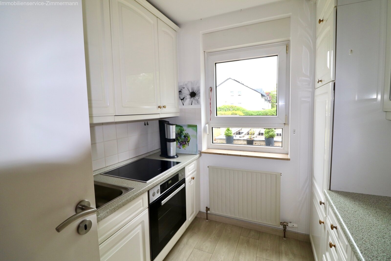 Schöne, helle und teilsanierte 2-Zimmer-Wohnung mit Terrasse und Aufzug im Herzen von Achern zu verkaufen