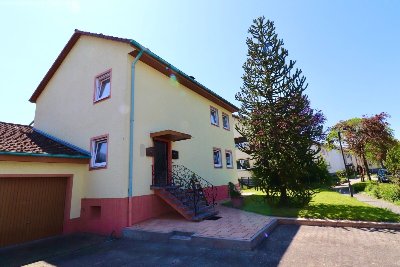 Traumhaftes Einfamilienhaus mit Doppelgarage und herrlichem Garten in ruhiger Lage von Achern/Sasbachried zu verkaufen. 