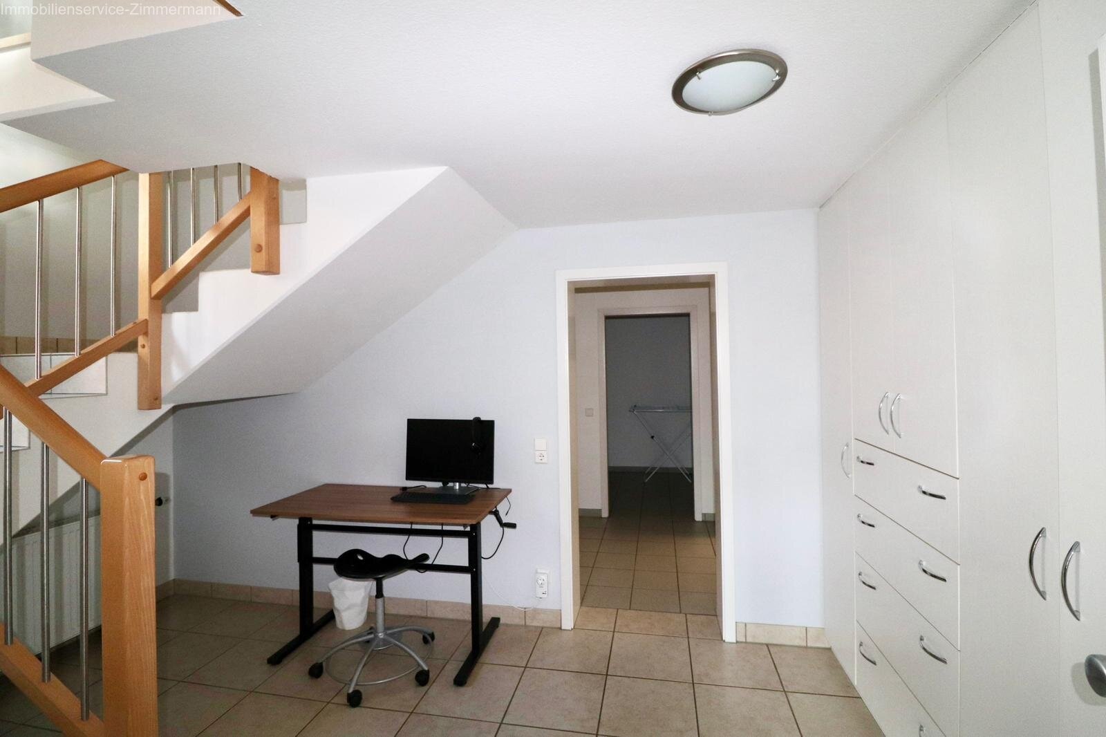 Großzügiges Einfamilienhaus mit Einliegerwohnung, Doppelgarage und Wellnessbereich