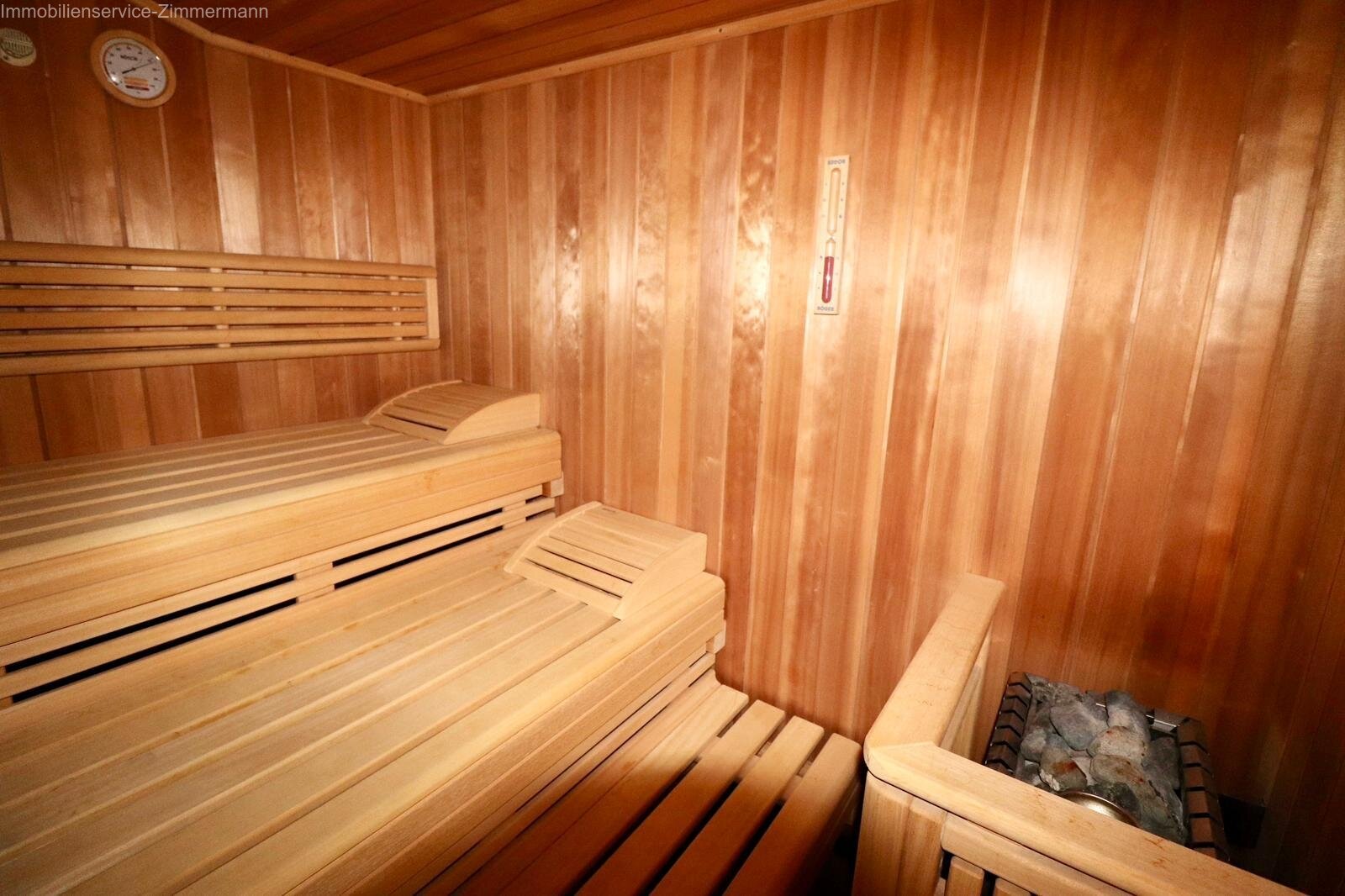 Großzügiges Einfamilienhaus mit Einliegerwohnung, Doppelgarage und Wellnessbereich