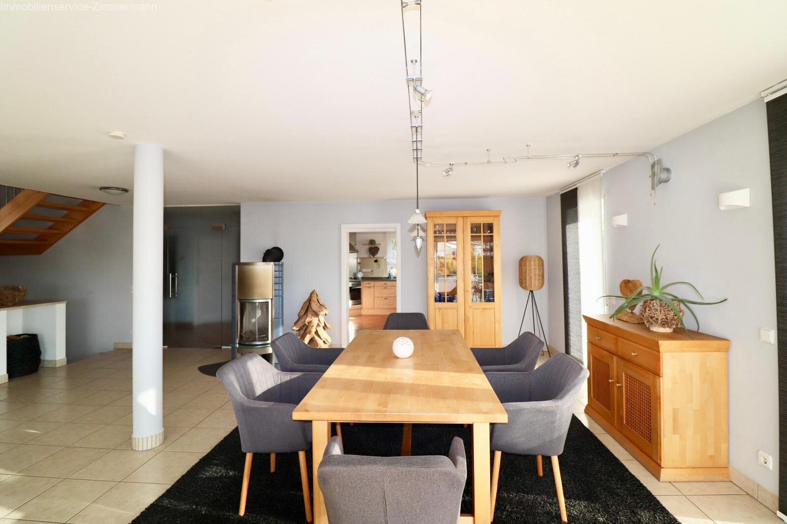 Großzügiges Einfamilienhaus mit Einliegerwohnung, Doppelgarage und Wellnessbereich