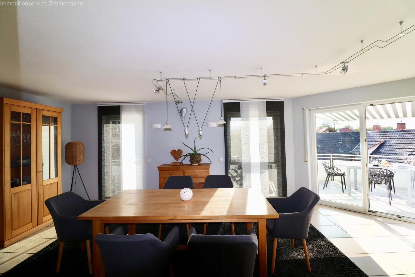 Großzügiges Einfamilienhaus mit Einliegerwohnung, Doppelgarage und Wellnessbereich