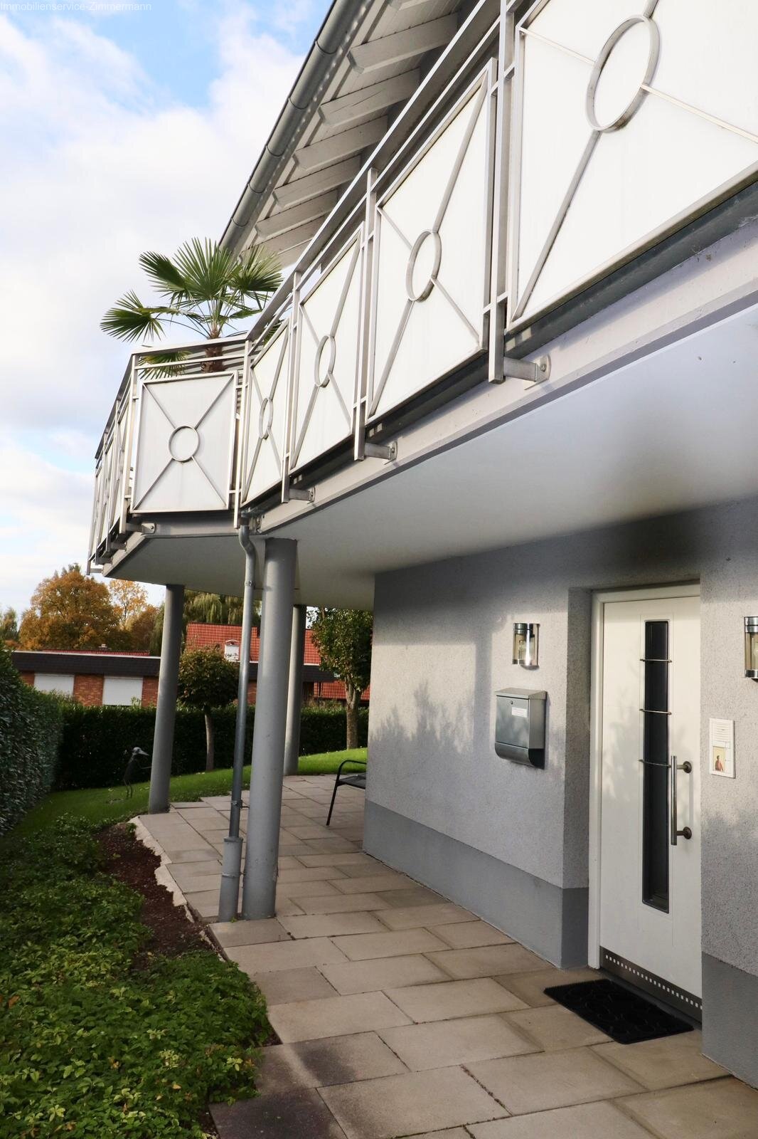 Großzügiges Einfamilienhaus mit Einliegerwohnung, Doppelgarage und Wellnessbereich