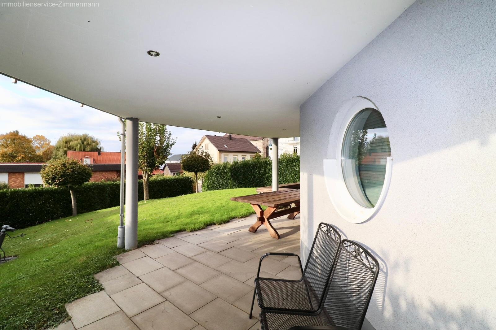 Großzügiges Einfamilienhaus mit Einliegerwohnung, Doppelgarage und Wellnessbereich