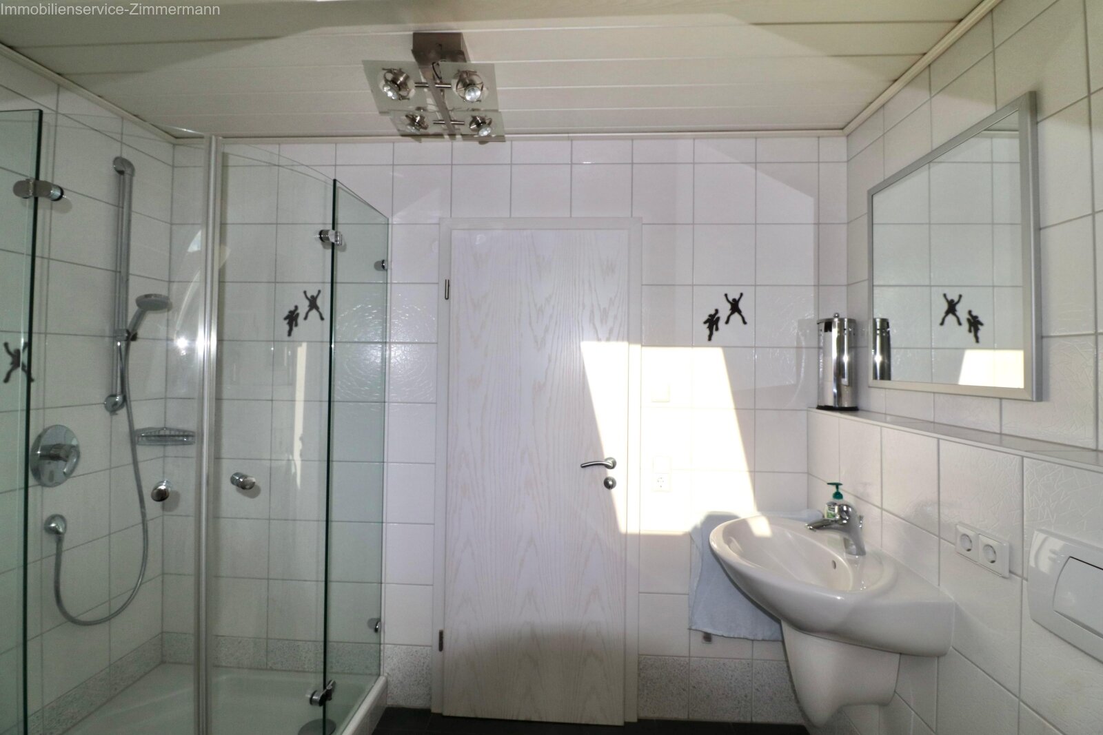 Großzügiges Einfamilienhaus mit Einliegerwohnung, Doppelgarage und Wellnessbereich