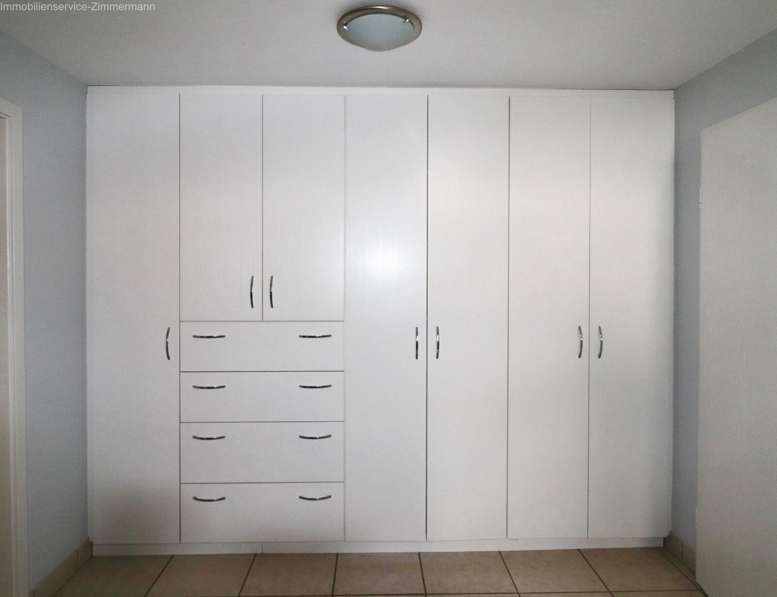 Großzügiges Einfamilienhaus mit Einliegerwohnung, Doppelgarage und Wellnessbereich