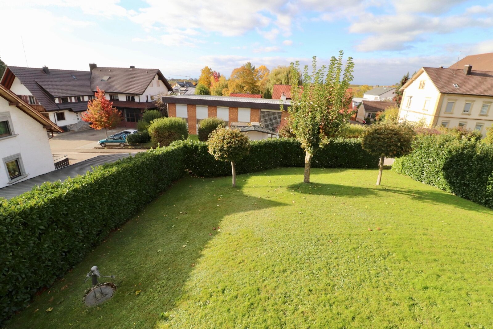 Großzügiges Einfamilienhaus mit Einliegerwohnung, Doppelgarage und Wellnessbereich