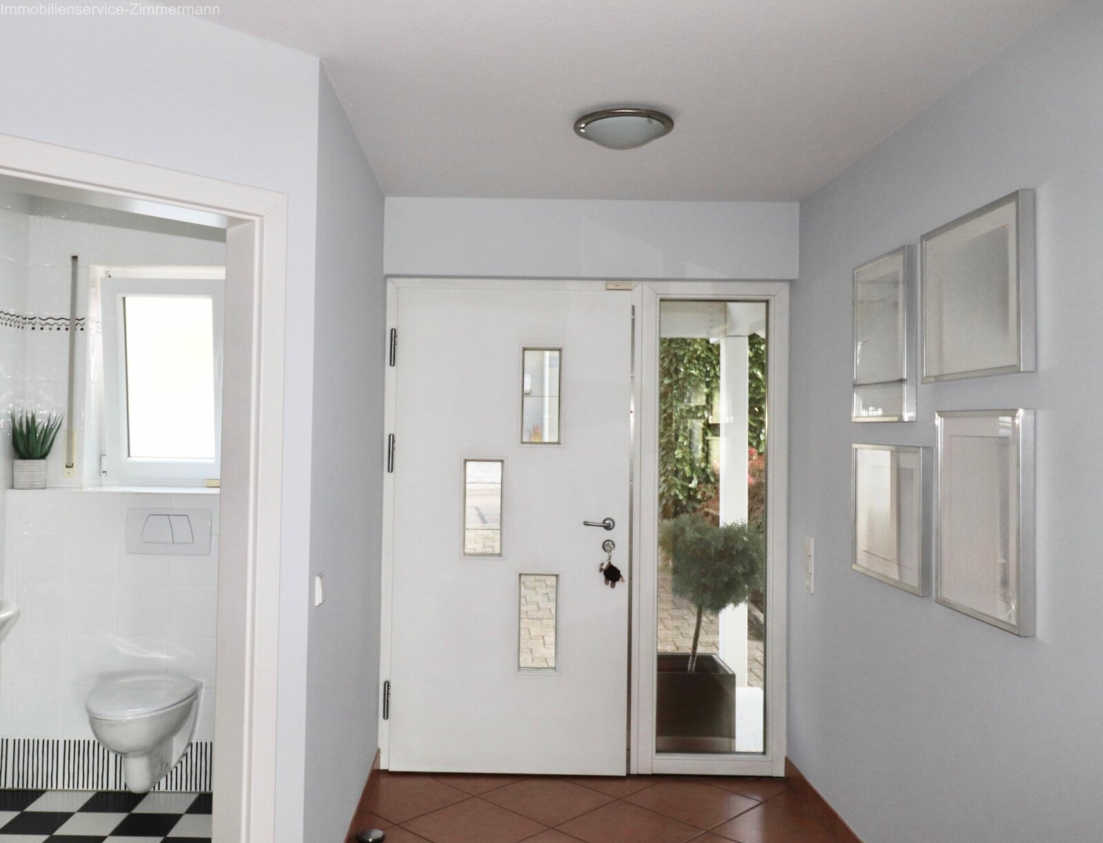 Großzügiges Einfamilienhaus mit Einliegerwohnung, Doppelgarage und Wellnessbereich