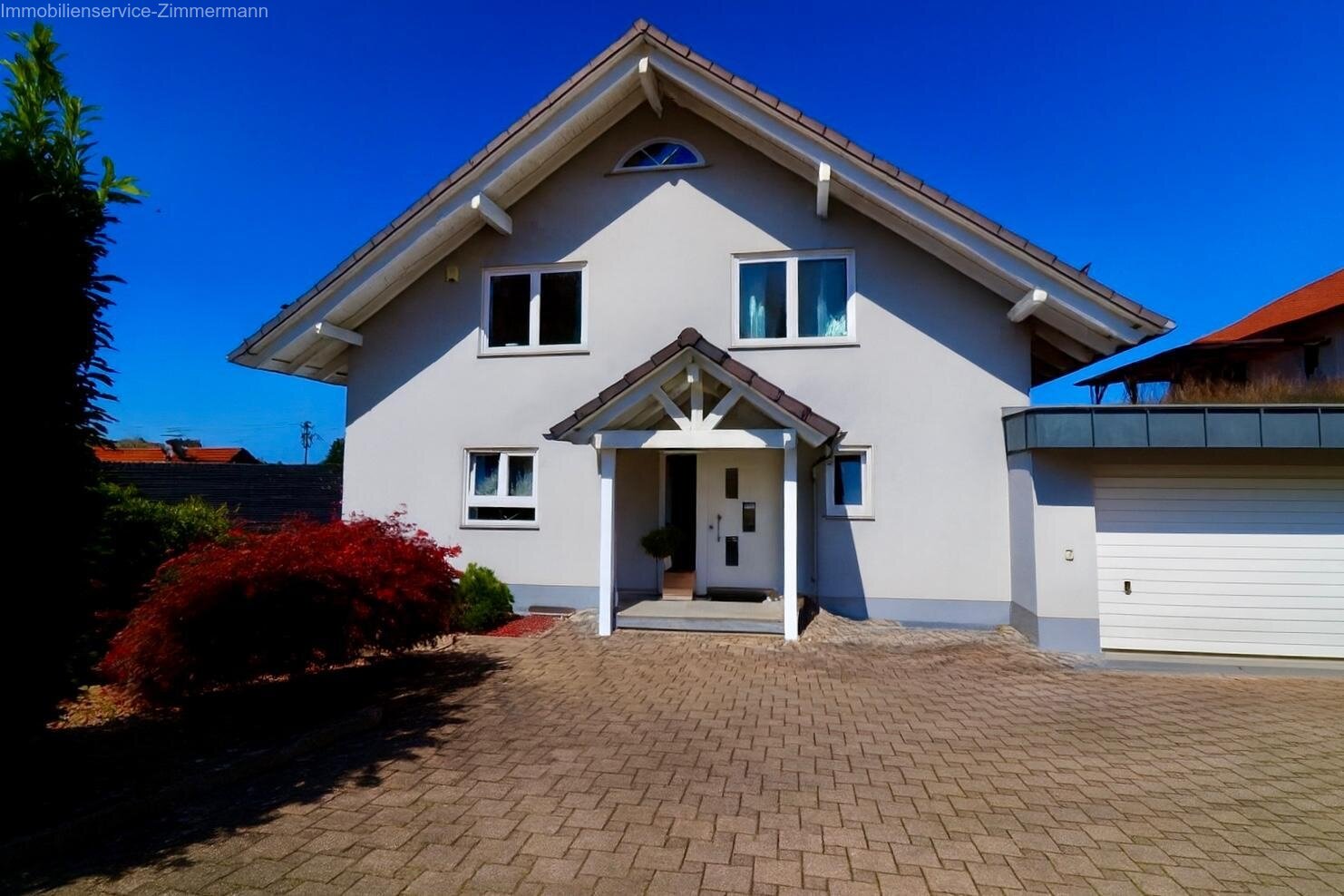 Großzügiges Einfamilienhaus mit Einliegerwohnung, Doppelgarage und Wellnessbereich