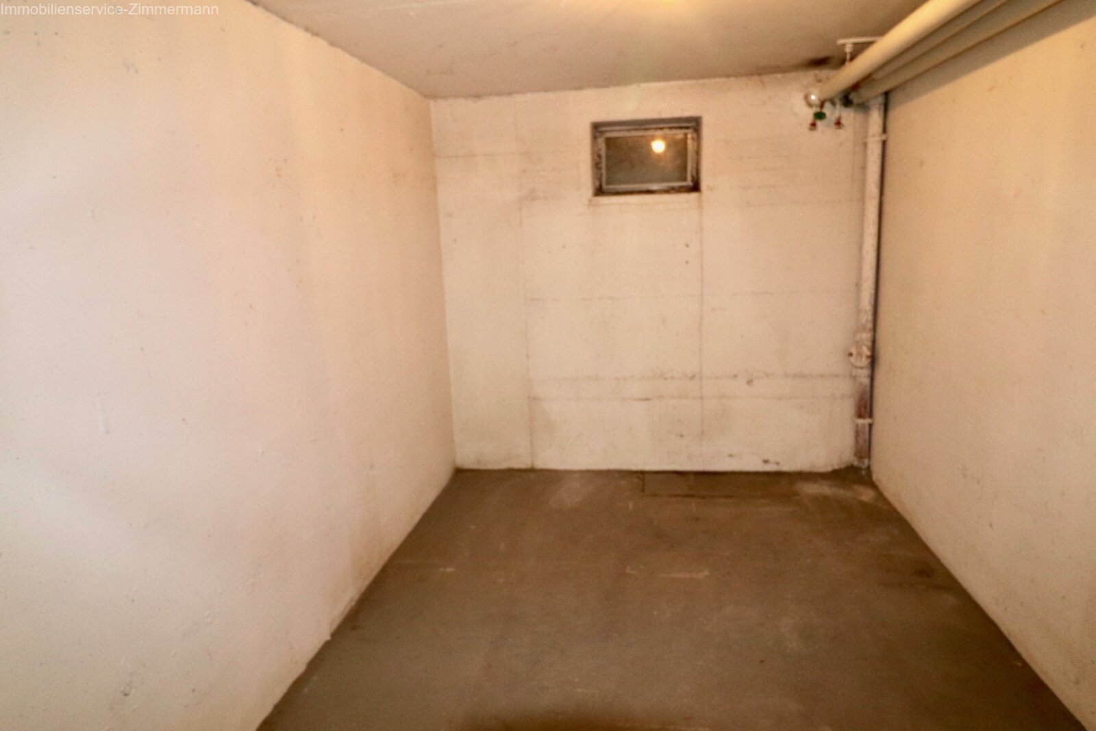 Sanierungsbedürftige 3-Zimmer-Wohnung mit Balkon in absolut ruhiger Lage zu verkaufen