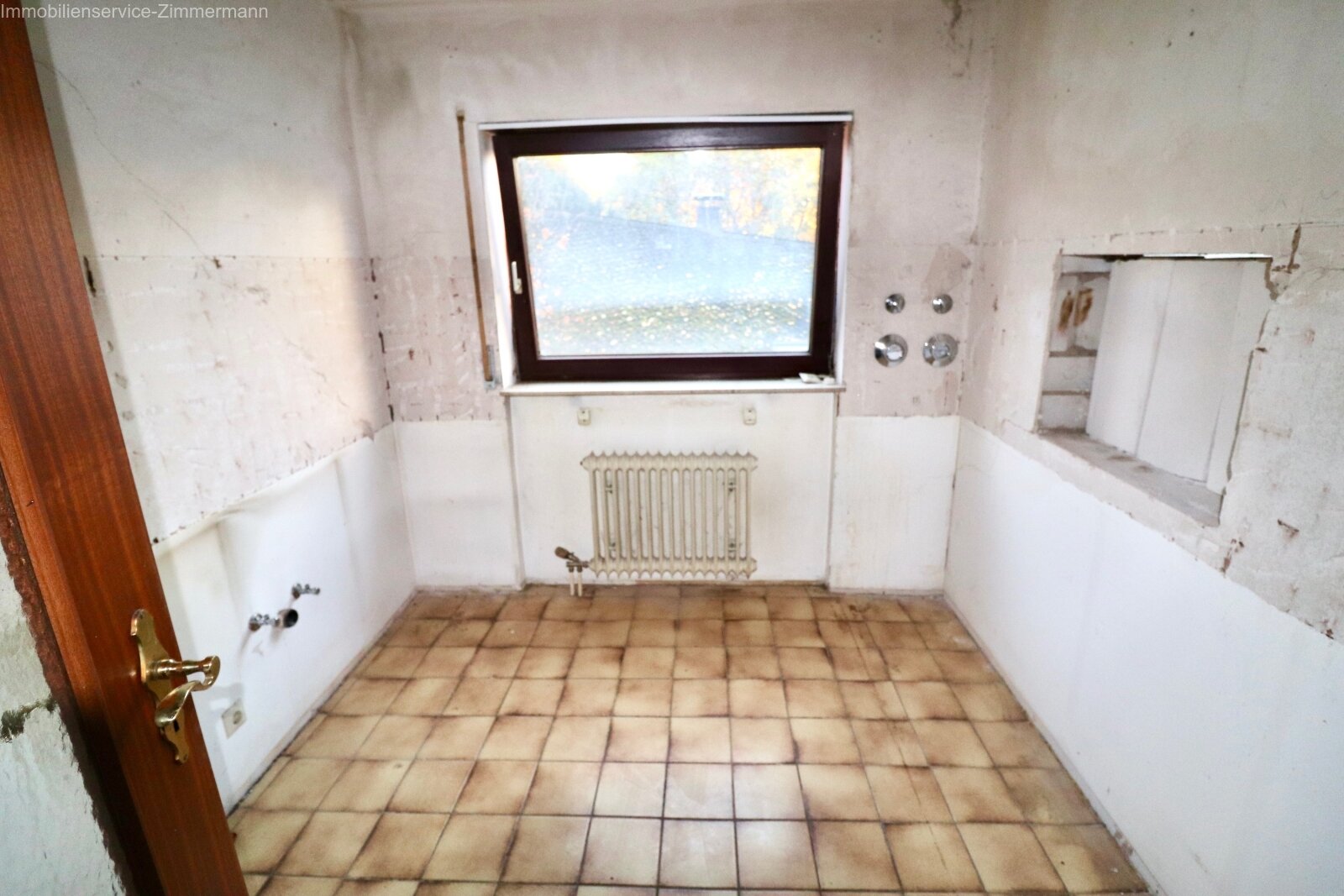 Sanierungsbedürftige 3-Zimmer-Wohnung mit Balkon in absolut ruhiger Lage zu verkaufen