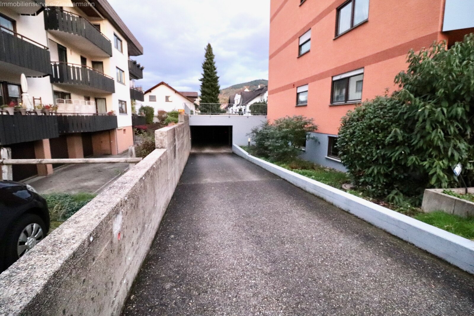 Sanierungsbedürftige 3-Zimmer-Wohnung mit Balkon in absolut ruhiger Lage zu verkaufen