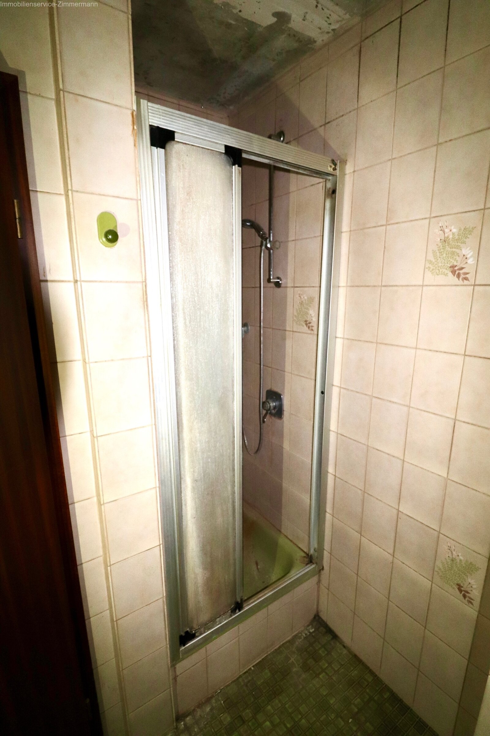 Sanierungsbedürftige 3-Zimmer-Wohnung mit Balkon in absolut ruhiger Lage zu verkaufen