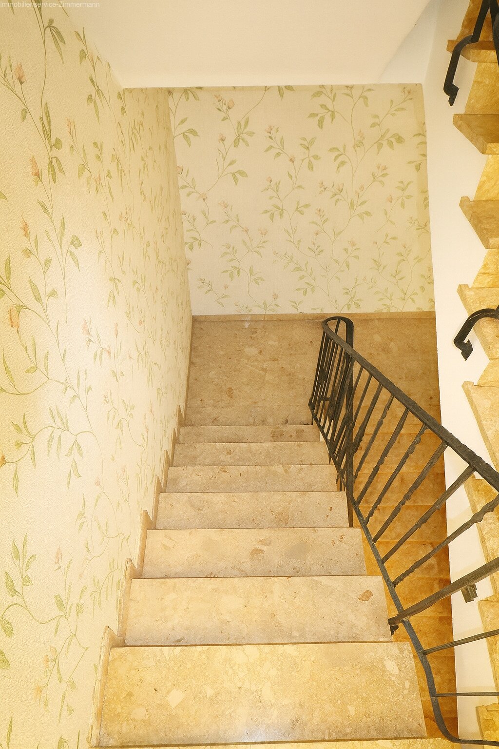 Mehrfamilien-Wohnhaus mit 5 Wohneinheiten zu verkaufen