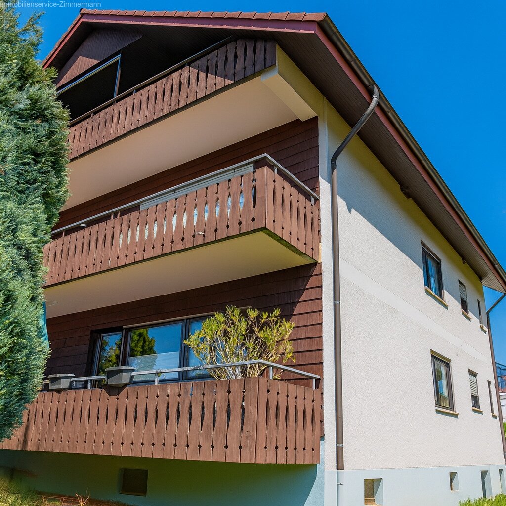 3-Zimmer-Wohnung mit großem Balkon und Garage zu vermieten