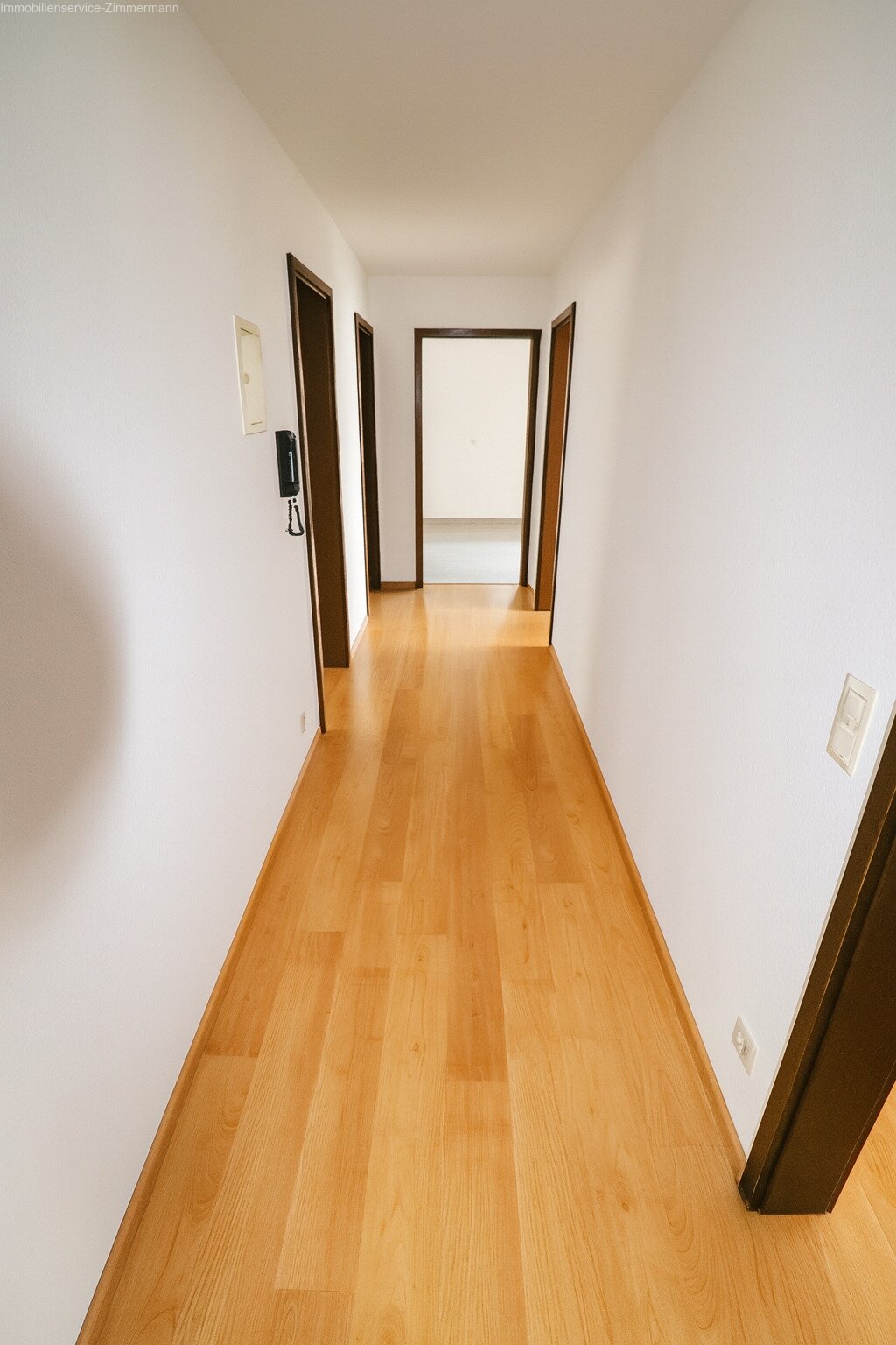 3-Zimmer-Wohnung mit großem Balkon und Garage zu vermieten