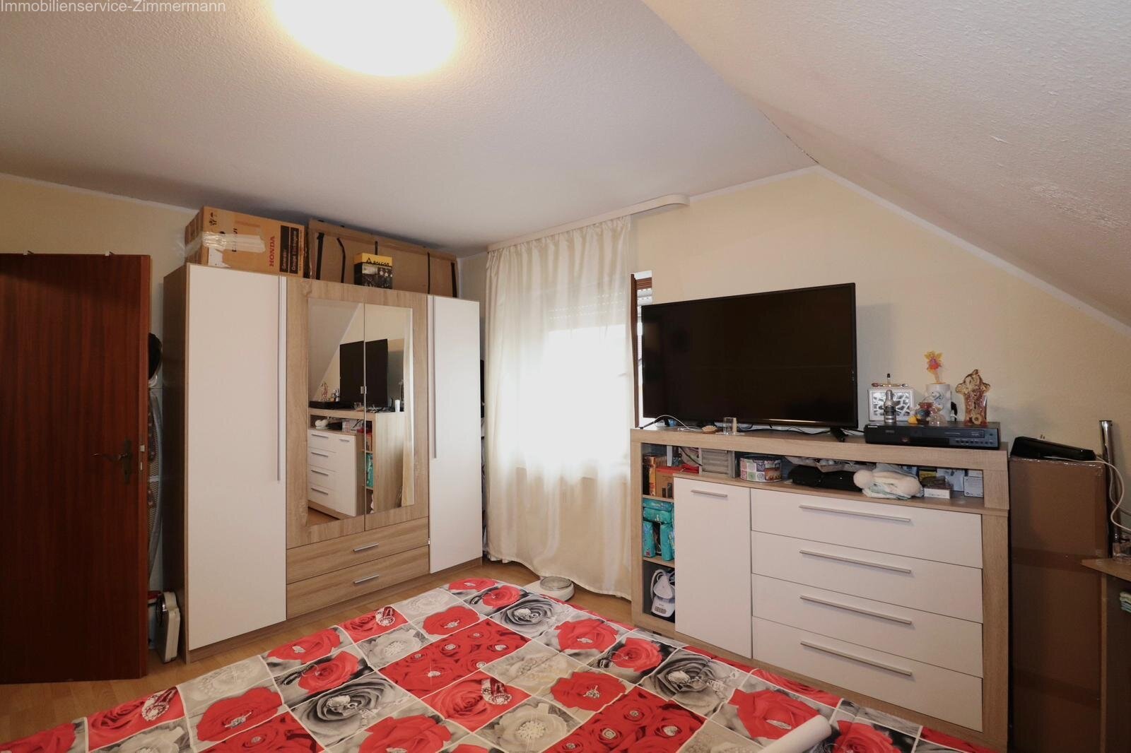 Freistehendes Mehrfamilienhaus mit drei Wohneinheiten, Garten und guter Anbindung in Renchen