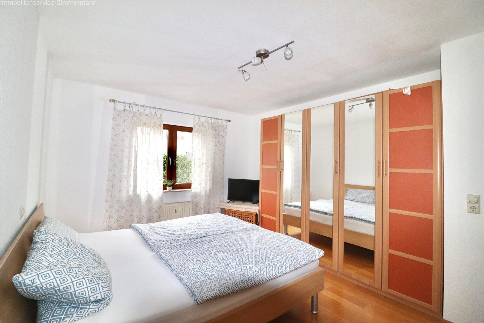 Freistehendes Mehrfamilienhaus mit drei Wohneinheiten, Garten und guter Anbindung in Renchen