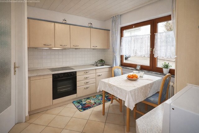 Freistehendes EFH in ruhiger Lage und Ausbau-Potential zu verkaufen. 