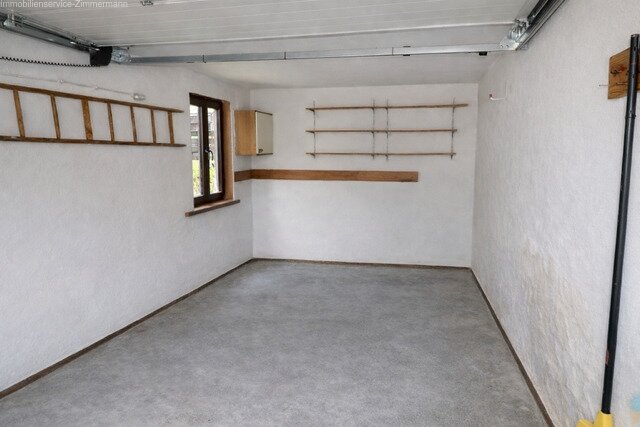 Freistehendes EFH in ruhiger Lage und Ausbau-Potential zu verkaufen. 