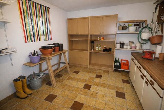 Freistehendes EFH in ruhiger Lage und Ausbau-Potential zu verkaufen. 