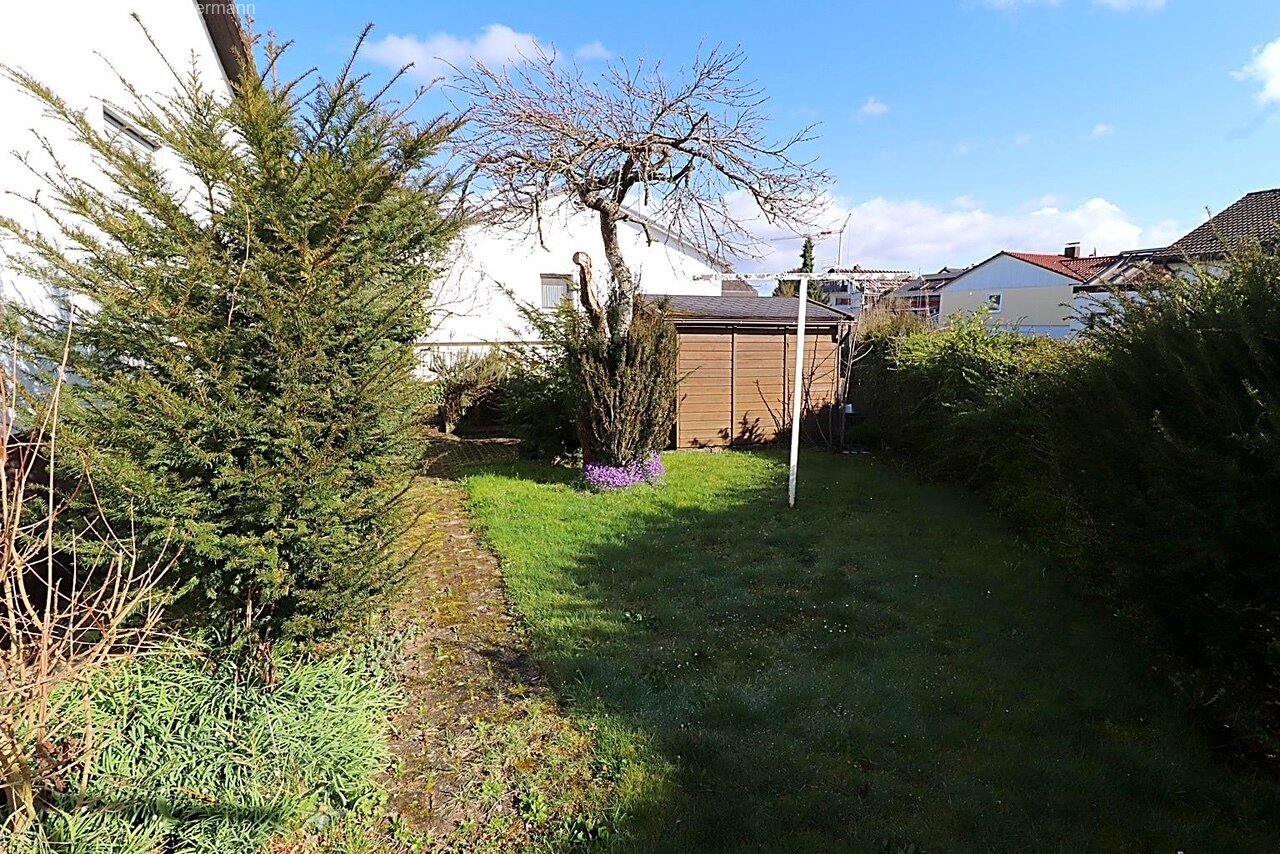 Einfamilienhaus mit Garage und schönem Garten in Kehl zu verkaufen