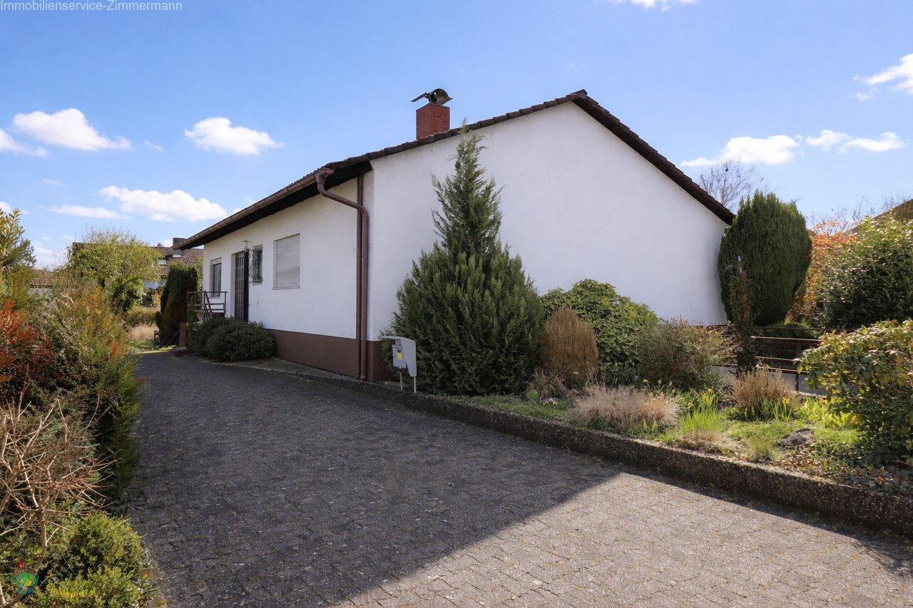 Einfamilienhaus mit Garage und schönem Garten in Kehl zu verkaufen