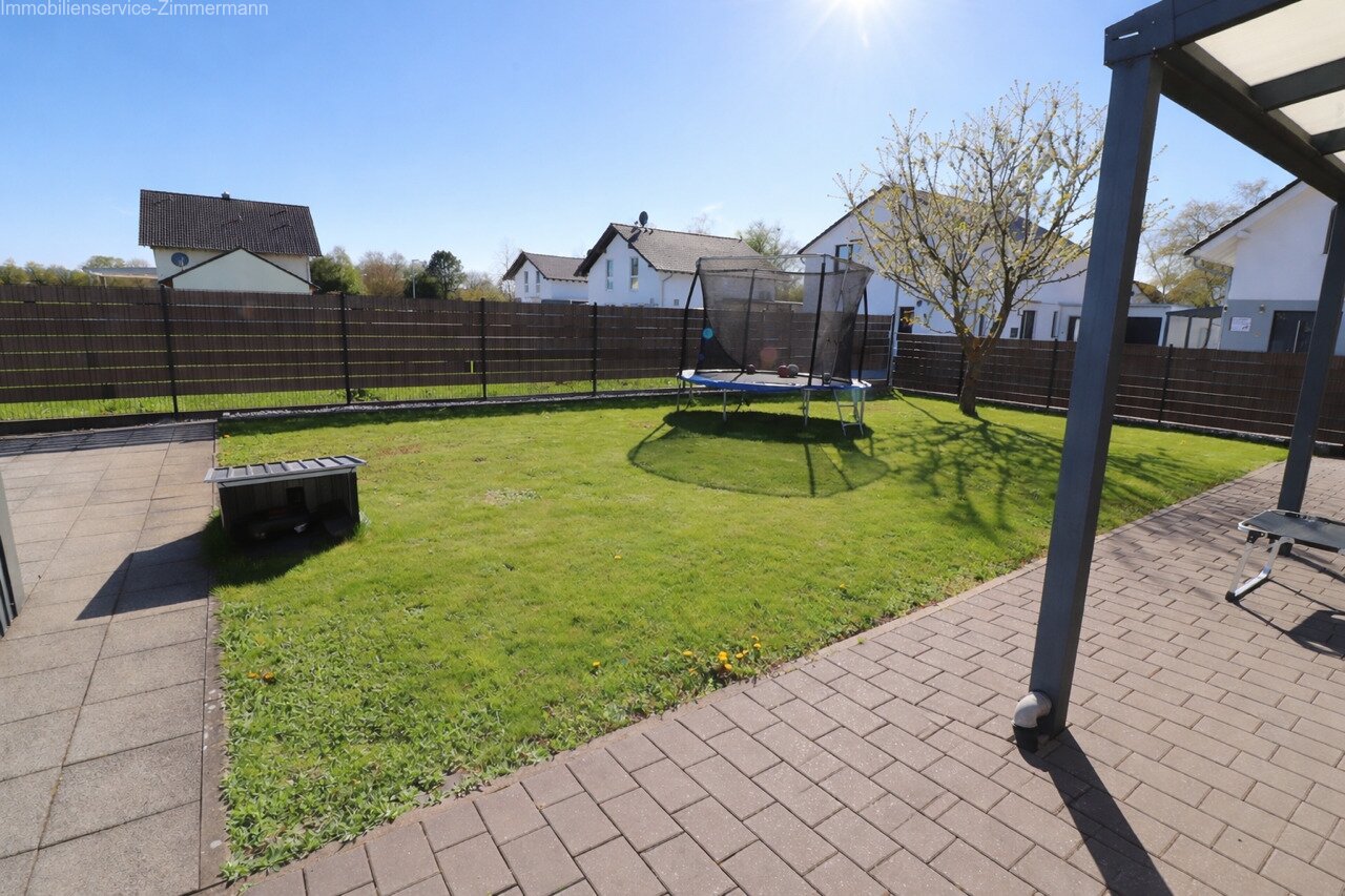 Neuwertiges Einfamilienhaus mit schönem Garten zu verkaufen