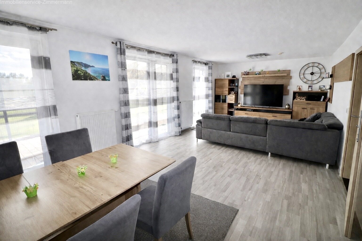 Neuwertiges Einfamilienhaus mit schönem Garten zu verkaufen