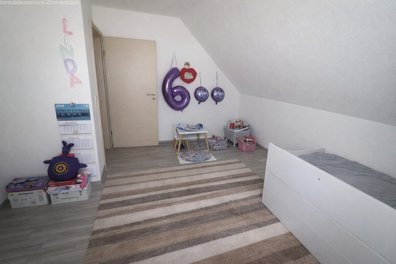 Neuwertiges Einfamilienhaus mit schönem Garten zu verkaufen