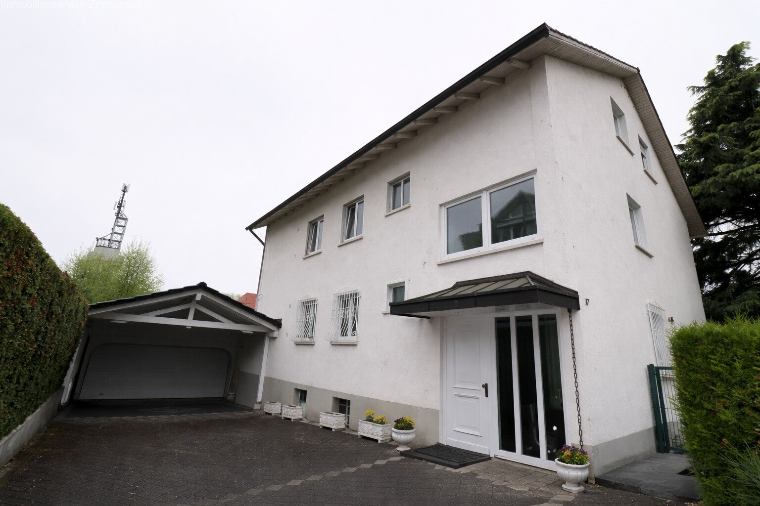 Lichtdurchflutete 3,5 Zimmer-Wohnung in zentraler Lage von Achern