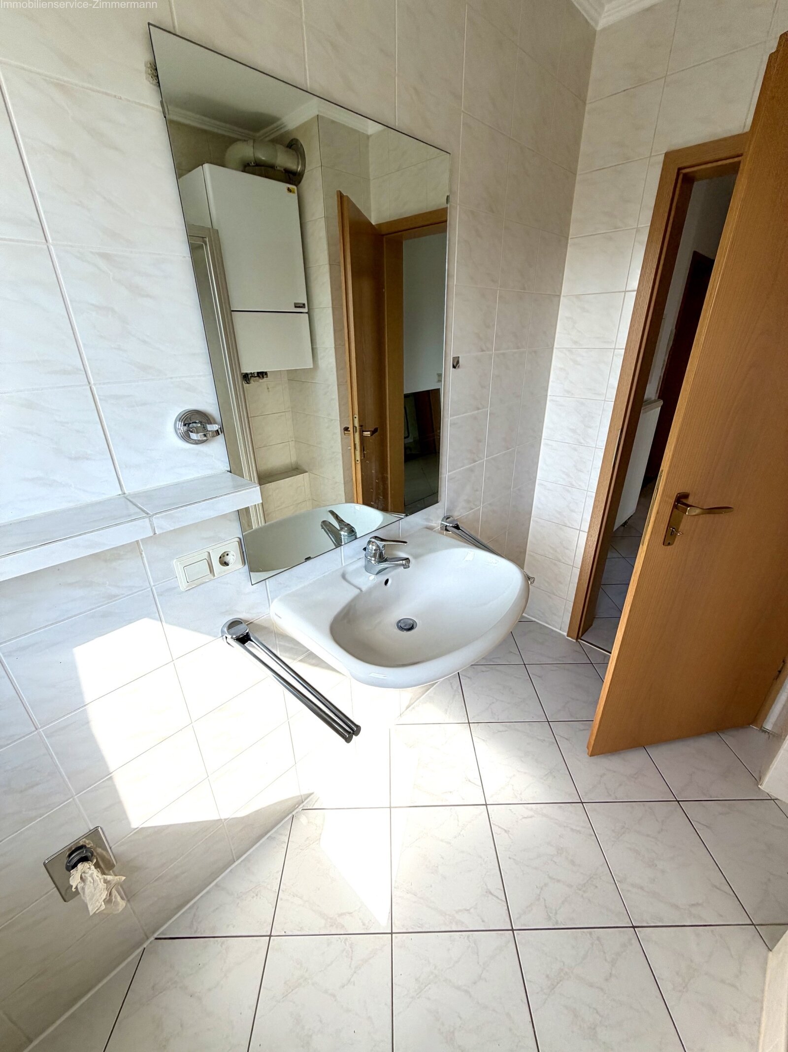 2-Zimmer-Dachgeschoss-Wohnung mit Balkon und Tiefgaragenstellplatz in ruhiger Lage von Achern zu verkaufen