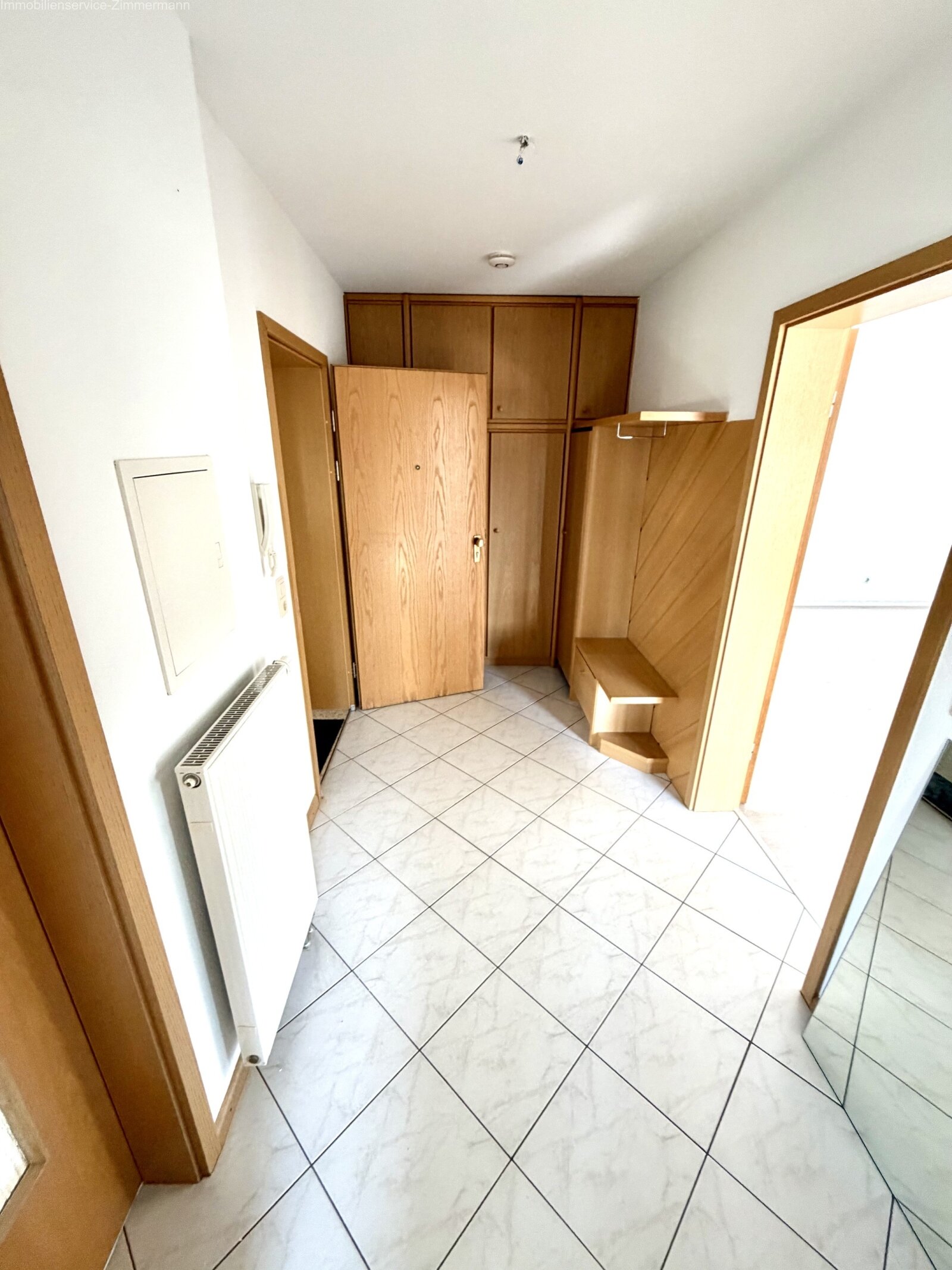 2-Zimmer-Dachgeschoss-Wohnung mit Balkon und Tiefgaragenstellplatz in ruhiger Lage von Achern zu verkaufen