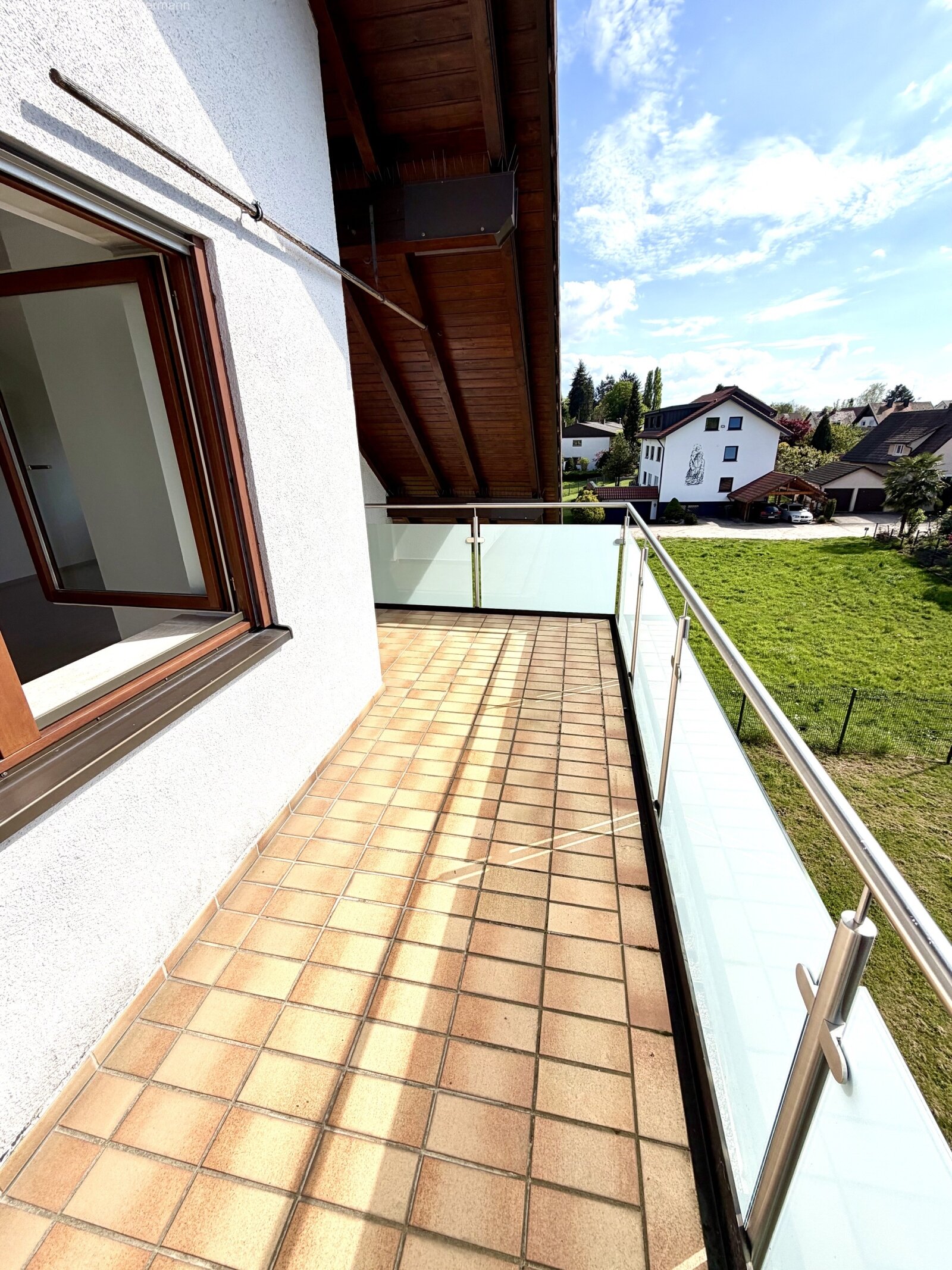 2-Zimmer-Dachgeschoss-Wohnung mit Balkon und Tiefgaragenstellplatz in ruhiger Lage von Achern zu verkaufen