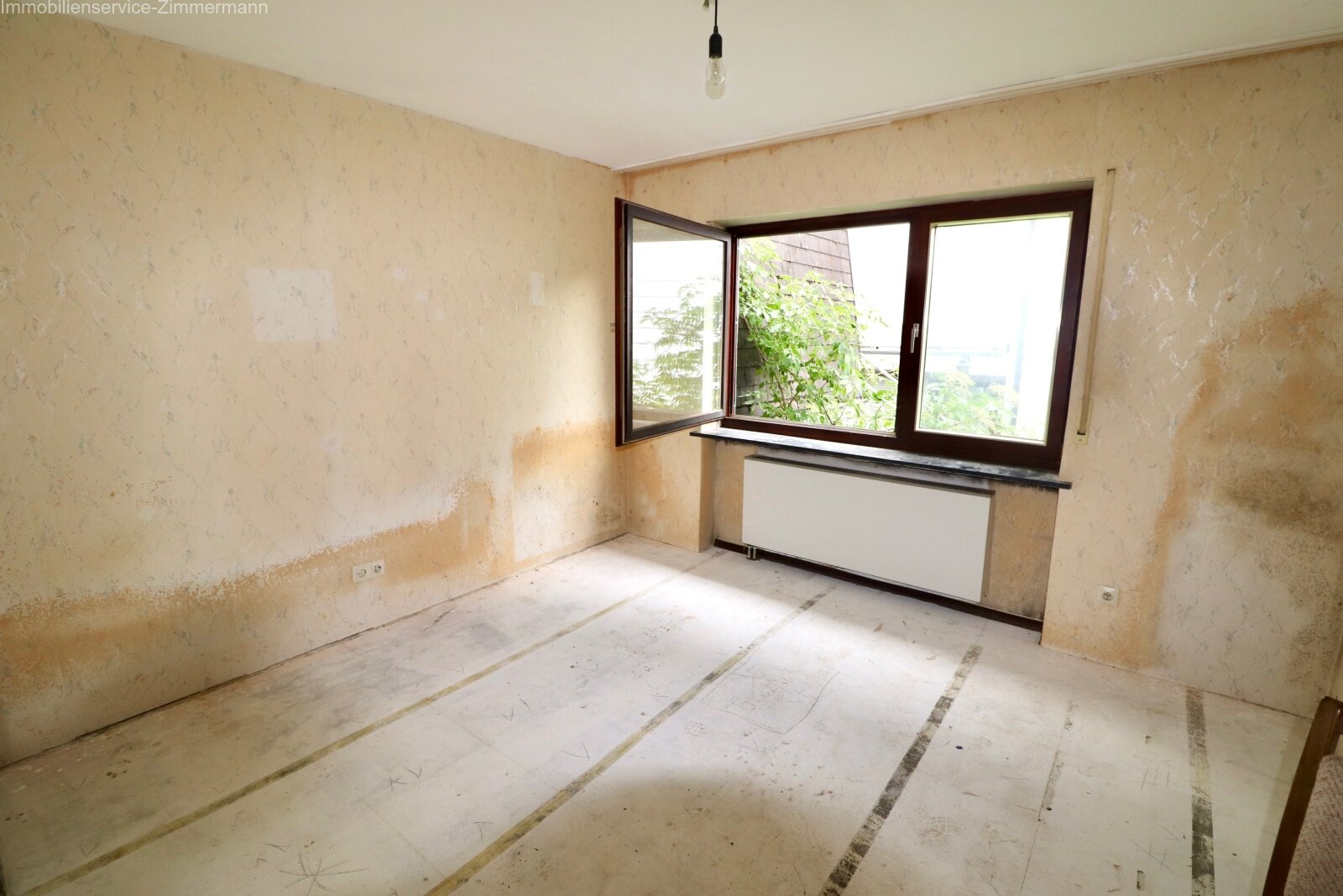Sanierungsbedürftiges Wohnhaus mit großem Potential in herrlicher Waldrandlage von Seebach zu verkaufen.