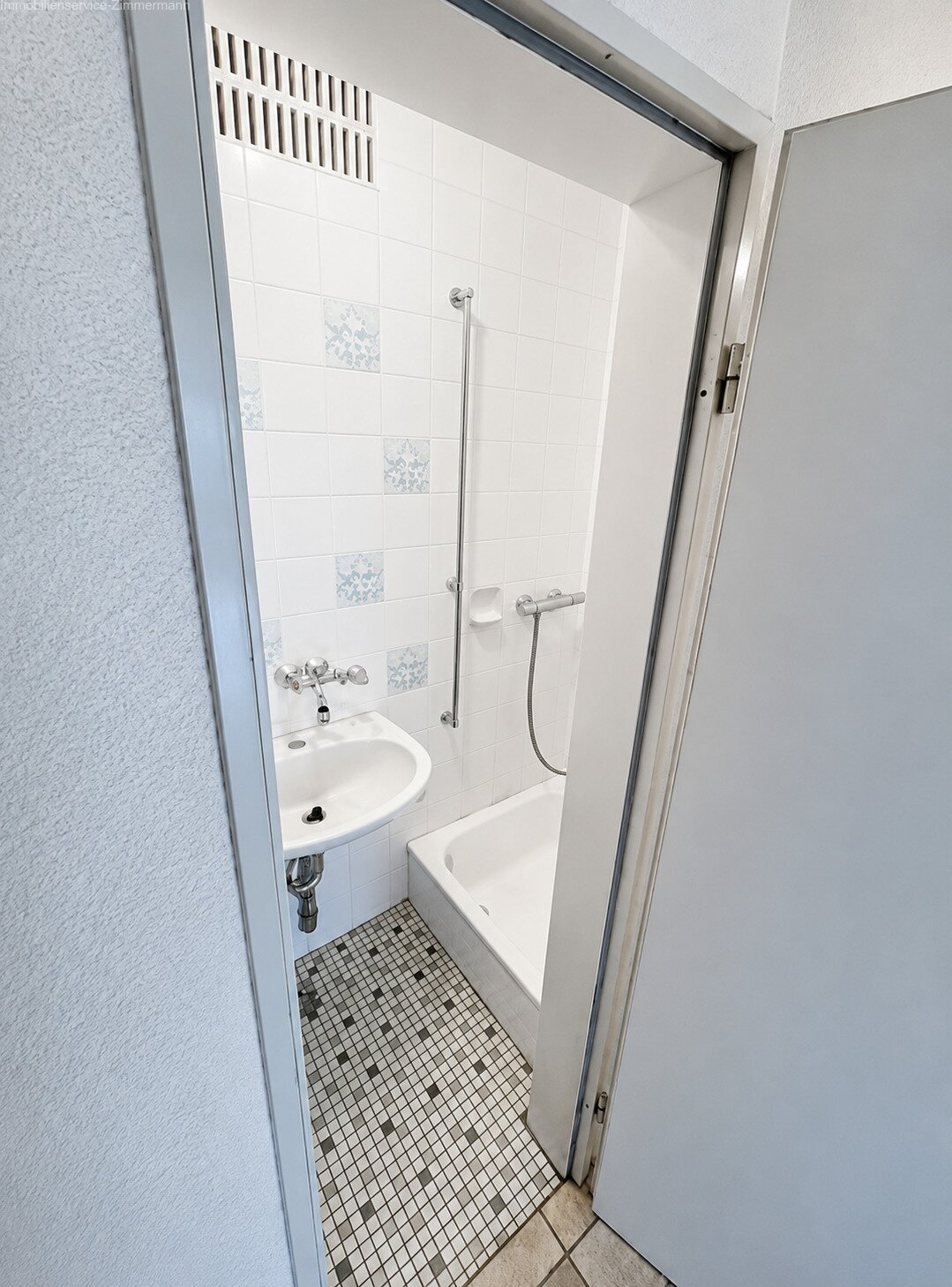 Sanierungsbedürftiges Wohnhaus mit großem Potential in herrlicher Waldrandlage von Seebach zu verkaufen.