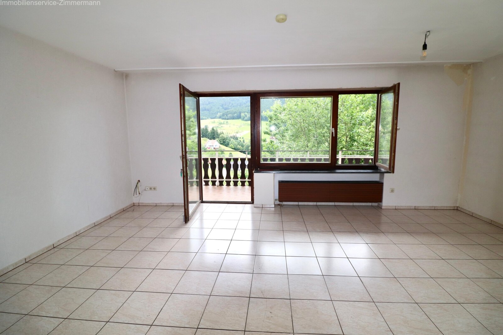 Sanierungsbedürftiges Wohnhaus mit großem Potential in herrlicher Waldrandlage von Seebach zu verkaufen.