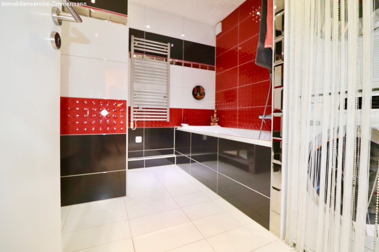 Exquisite - renovierte, schöne 3,5 Zimmerwohnung mit Aufzug und Balkon in super Lage von Achern