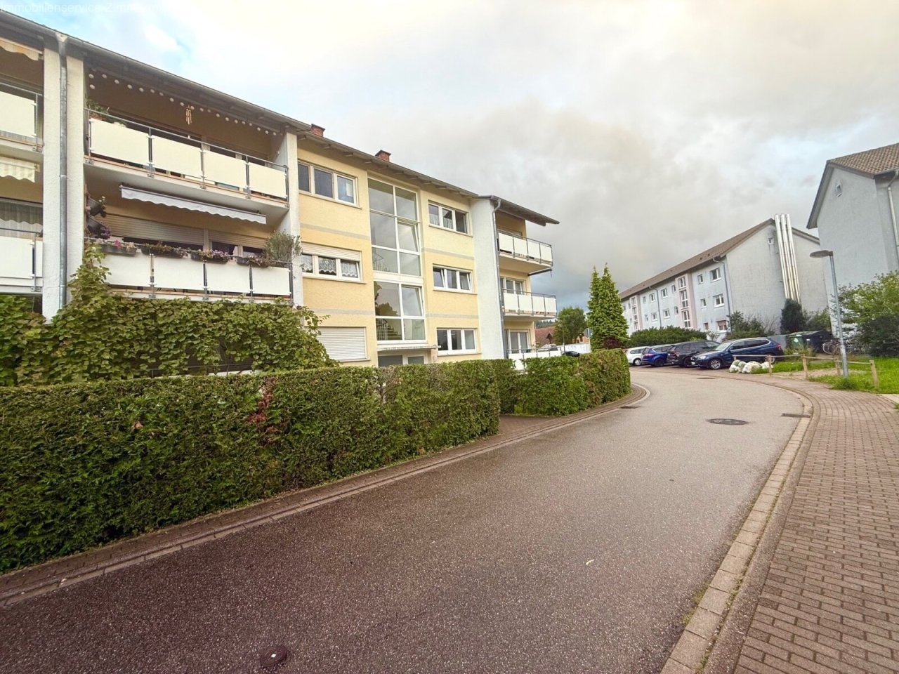 Aussernansicht - Strasse Aussernansicht - Strasse