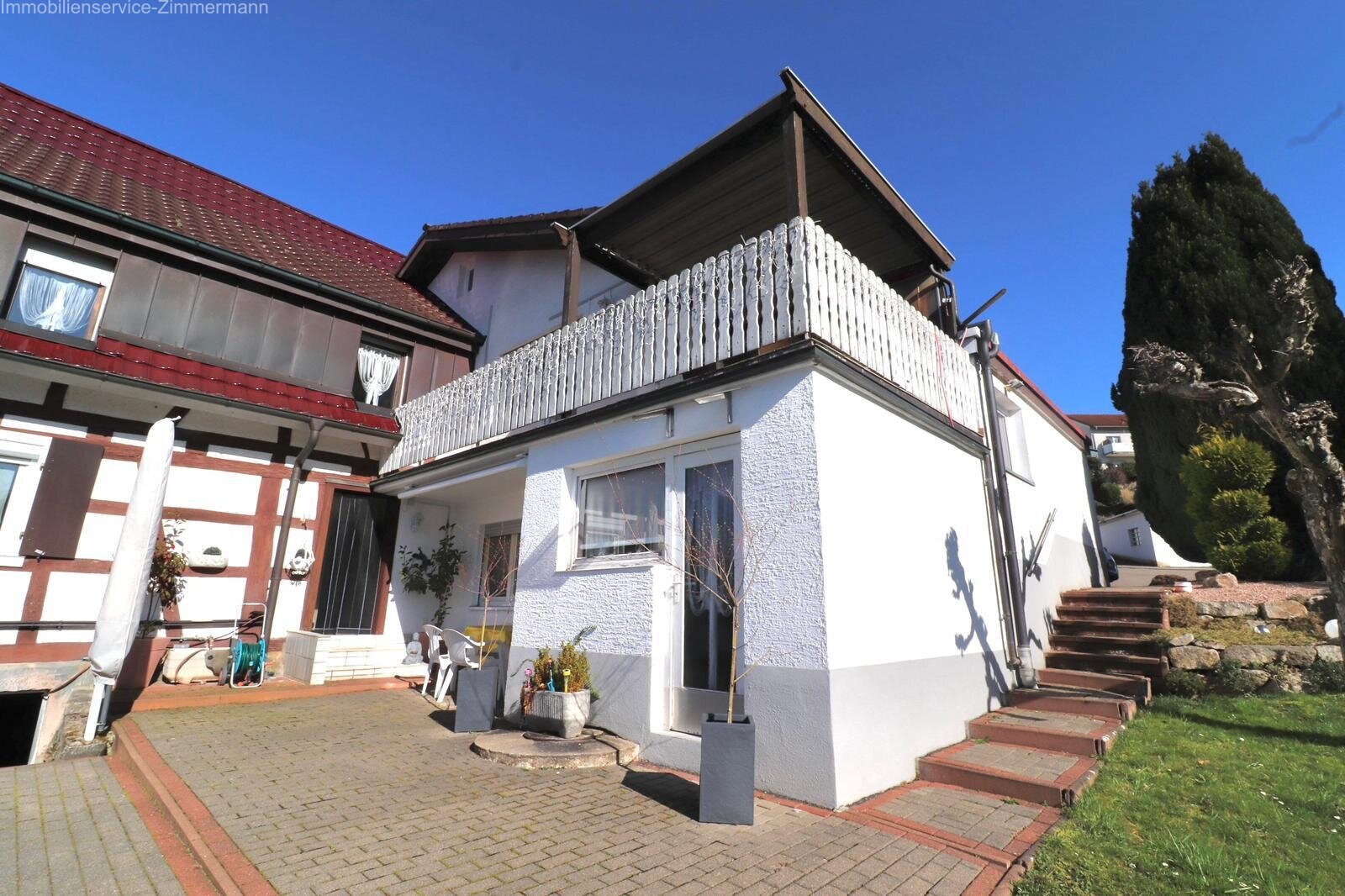 Hinteransicht Haus mit Sommerküche