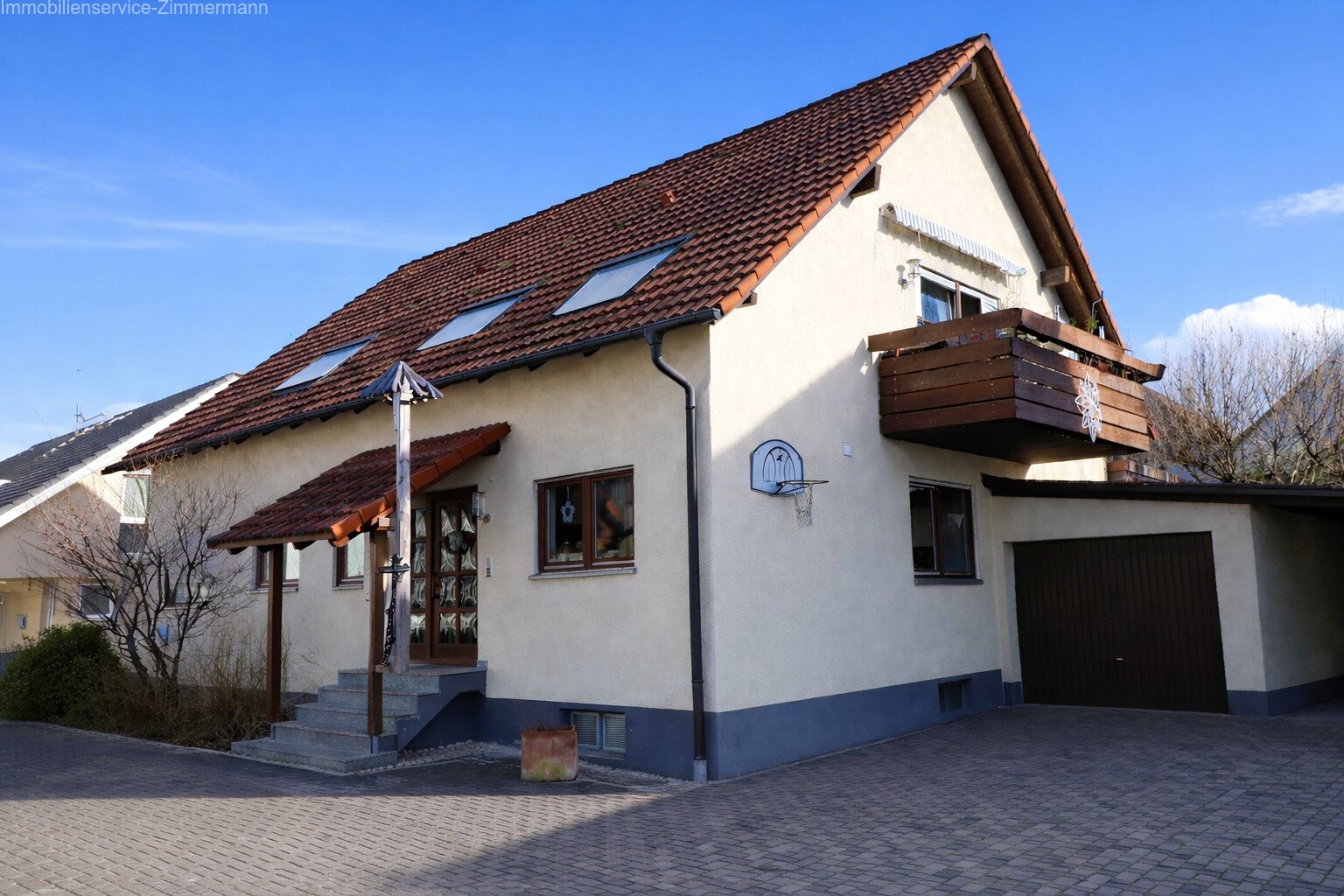 Freistehendes Mehrfamilienhaus mit drei Wohneinheiten, Garten und guter Anbindung in Renchen 