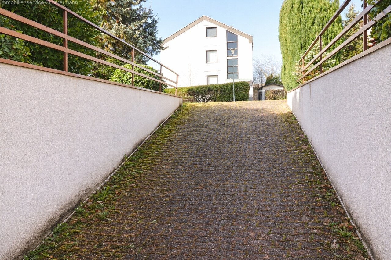 Zufahrt Garage