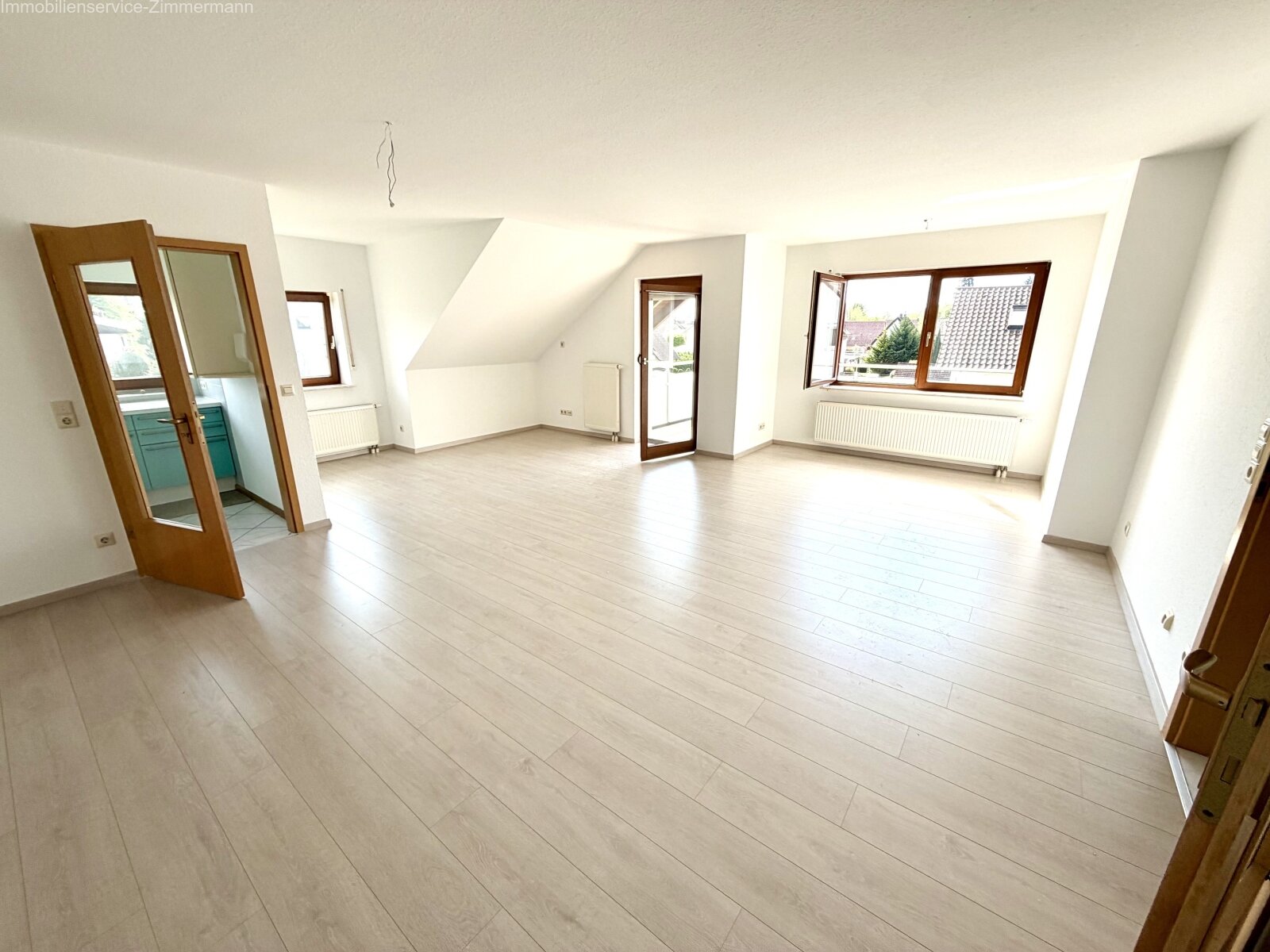 2-Zimmer-Dachgeschoss-Wohnung mit Balkon und Tiefgaragenstellplatz in ruhiger Lage von Achern zu verkaufen 